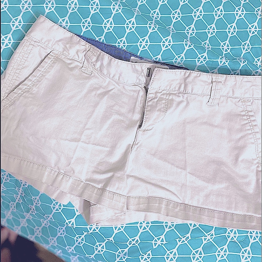 Aeropostale khakis sz 9/10 runs small!